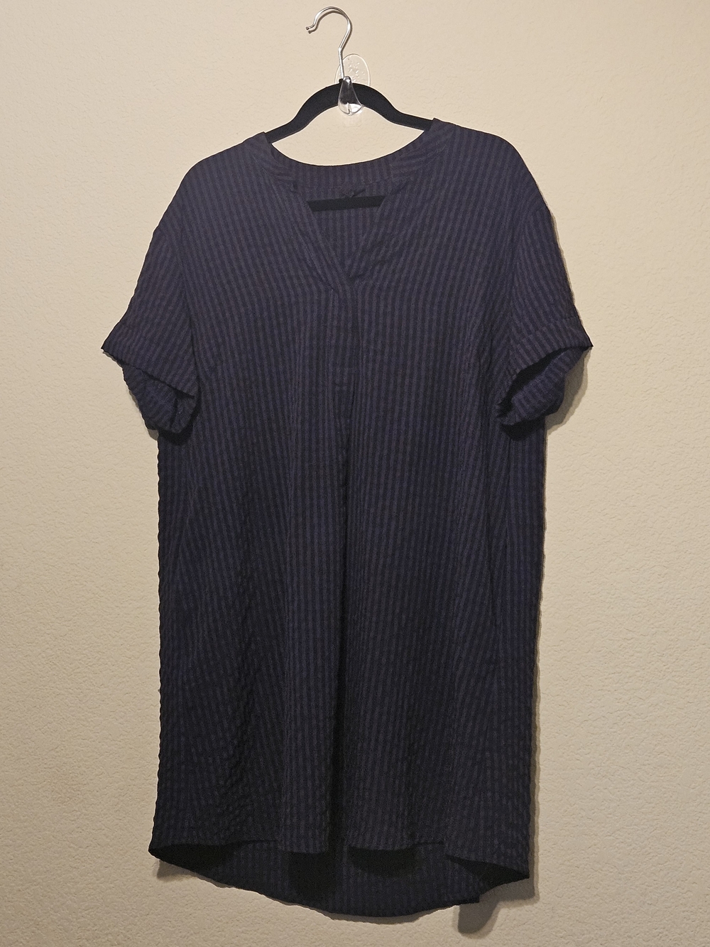 Relaxed Navy Stripe Midi Dress with Short Sleeves